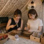 山手線沿線から池袋を訪れて小さなアトリエLITAで手作り体験を楽しむ二人